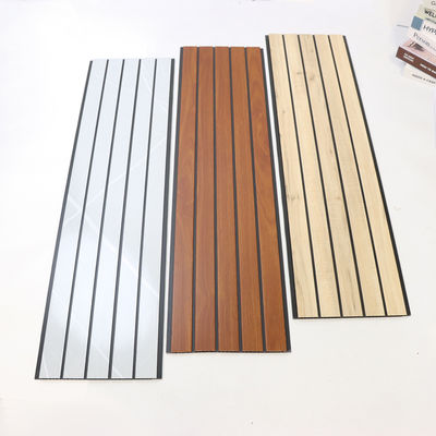 پانل دیواری شیاردار PVC ضد آب ورق PVC روکش دیواری PVC برای اتاق نشیمن اتاق خواب استفاده تجاری پانل دیواری PVC