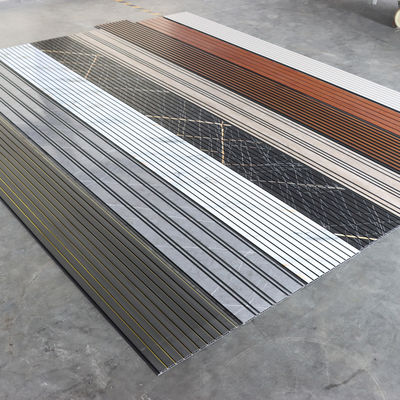 پانل دیواری PVC با طرح چوب، تخته دیواری تزئینی، مواد سازگار با محیط زیست برای اتاق خواب، اتاق نشیمن، دیوار پشت تلویزیون