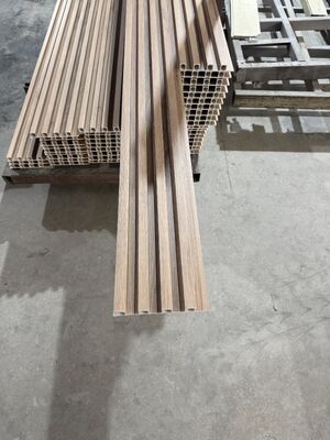 سفارشی Eco Friendly داخلی غیر منظم گرل پنل دیوار Wpc 160x24 پوشش