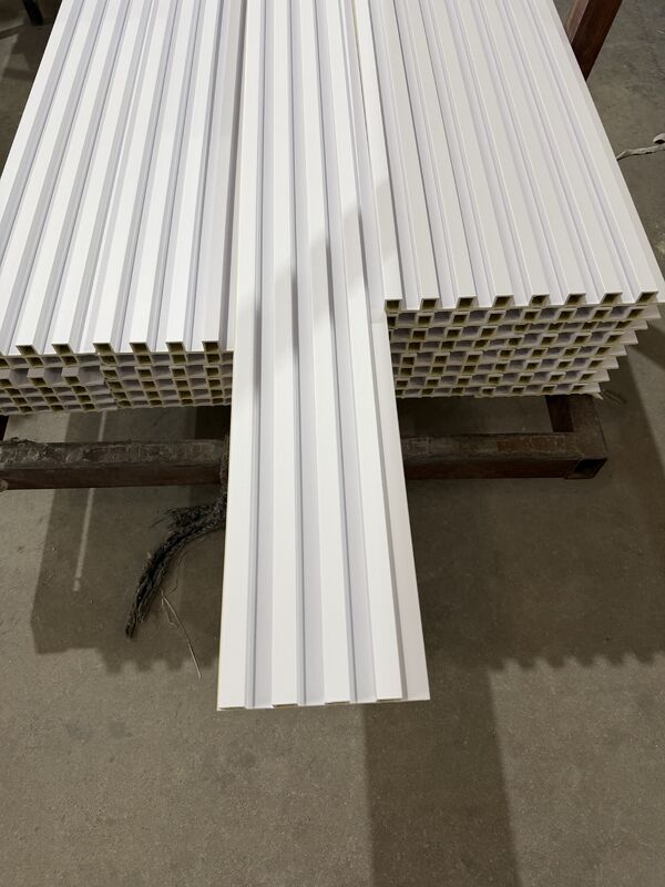 سفارشی Eco Friendly داخلی غیر منظم گرل پنل دیوار Wpc 160x24 پوشش