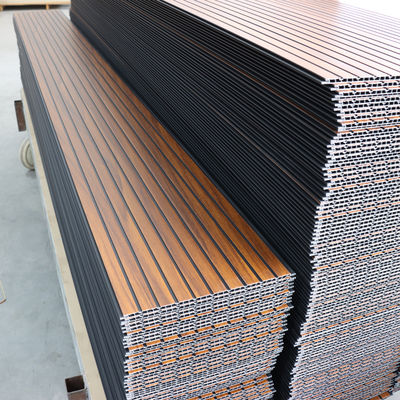 پانل دیواری شیاردار PVC ضد حریق، ورق PVC سبک وزن، پانل دیواری PVC برای دکوراسیون داخلی، عمده فروشی پانل دیواری PVC، نصب آسان